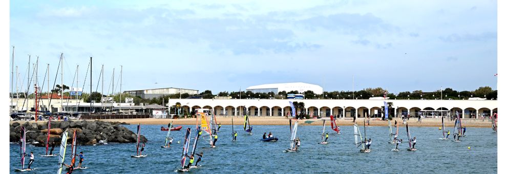 Ostia, windsurf e spettacolo al porto turistico