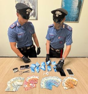 Roma, operazione antidroga su larga scala dei Carabinieri, 16 arresti, sequestrati oltre 7 kg di droga