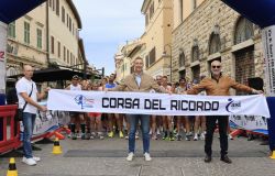 Corsa del ricordo Grosseto, gli atleti schierati prima della partenza