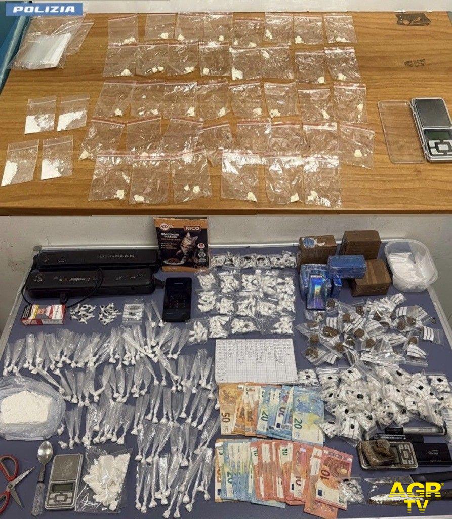 Polizia la droga sequestrata Polizia la droga sequestrata