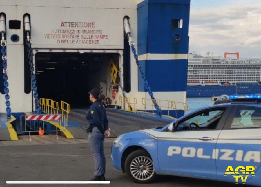 Polizia Civitavecchia controlli imbarchi Polizia Civitavecchia controlli imbarchi