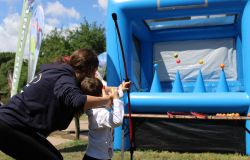 Famiglie in festa tiro con l'arco foto da comunicato stampa