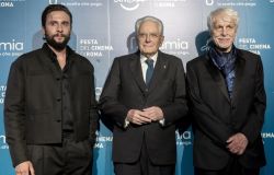 Mattarella con De Domenico a sinistra e Placido a destra  foto presidenza della Repubblica