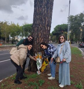 VIII Municipio, deposizione di un fiore sulla Colombo in ricordo di Beatrice...deceduta l'anno scorso a soli 20 anni VIII Municipio, deposizione di un fiore sulla Colombo in ricordo di Beatrice...deceduta l'anno scorso a soli 20 anni