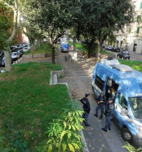 Roma Quarticciolo, presidiata la piazza del quartiere, 8 arresti e sequestrato 1 kg. di droga