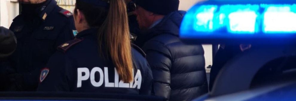 Roma, nascondigli della droga sempre più di fantasia scoperti dalla Polizia, 9 pusher in manette, sequestrati 400 gr.