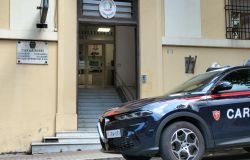 Civitavecchia, anziano non autosufficiente segregato in casa nel degrado ed i rifiuti, 32enne ai domiciliari