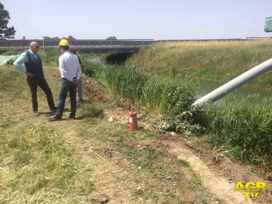 Fiumicino, kerosene nel canale Pantano