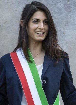 Caos commercio, il 'Pasticciaccio del Tritone' Caos commercio, il 'Pasticciaccio del Tritone'
