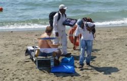 Ostia ponente, spiagge libere tra caos e degrado