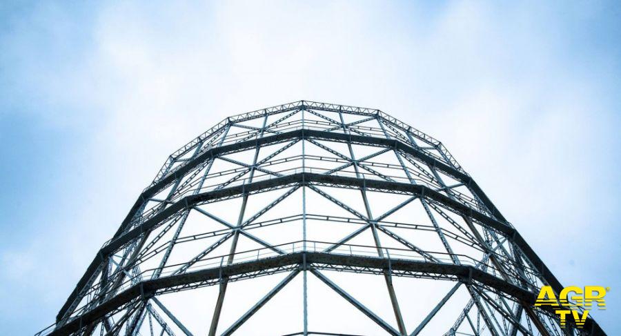 Roma, luci accese sul gazometro Roma, luci accese sul gazometro