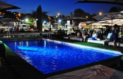 Mondofitness, serata a bordo piscina