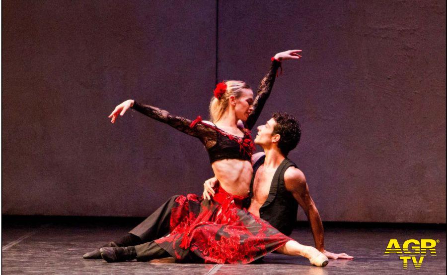 Danzando.... con voluttà e passione Danzando.... con voluttà e passione
