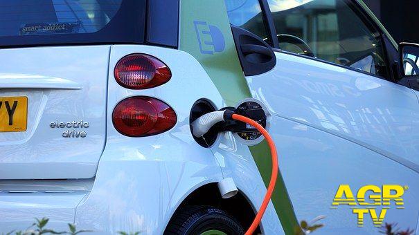 Auto elettrica, proposti incentivi per l'acquisto