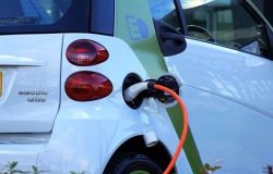 Auto elettrica, proposti incentivi per l'acquisto