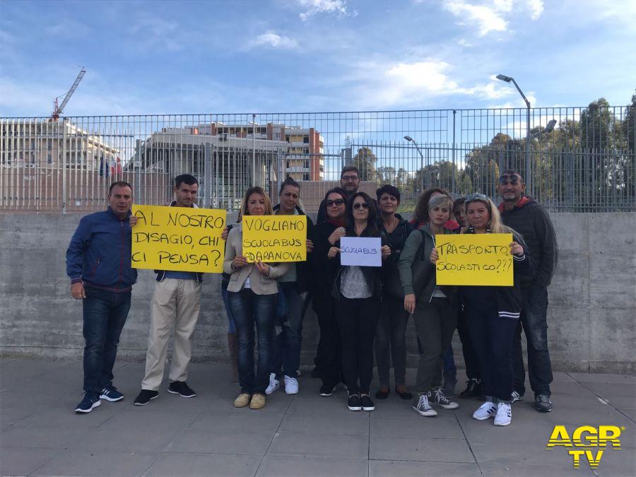 Aranova, niente bus scolastici, protesta delle famiglie