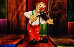 Clownterapia, via libera in Commissione
