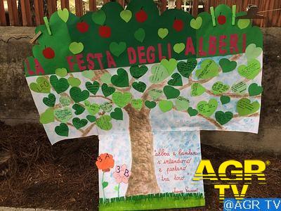 Festa dell'Albero di Legambiente, più ossigeno e verde anche nei Parchi incendiati