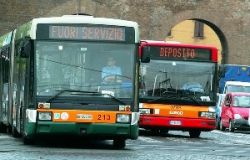 Acilia, un bus per l'aeroporto