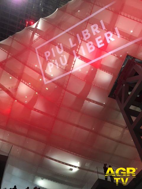 Più libri più liberi....chiude l’edizione dei record con i libri nella Nuvola Più libri più liberi....chiude l’edizione dei record con i libri nella Nuvola