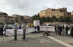 Roma, protesta dei lavoratori del Centro Carni