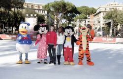 Carnevale sui pattini, nell'ice park arriva Topolino
