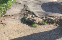 Ostia, strade gruviera...pericoloso passeggiare e circolare in auto
