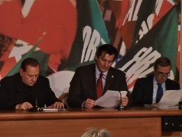 Berlusconi in prima pagina...parlando di immigrazione Berlusconi in prima pagina...parlando di immigrazione