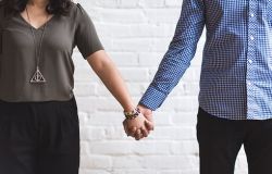 Sesso, 7 uomini su dieci sono attratti da una donna più matura