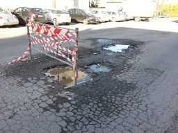 Emergenza buche, dopo indagini Procura, via ai risarcimenti Emergenza buche, dopo indagini Procura, via ai risarcimenti