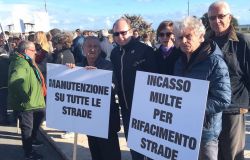 Basta rattoppi....la protesta dei cittadini partita da Ostia si allarga a tutta Roma