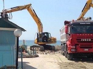 Ostia, demolizione dei chioschi e sit-in di protesta