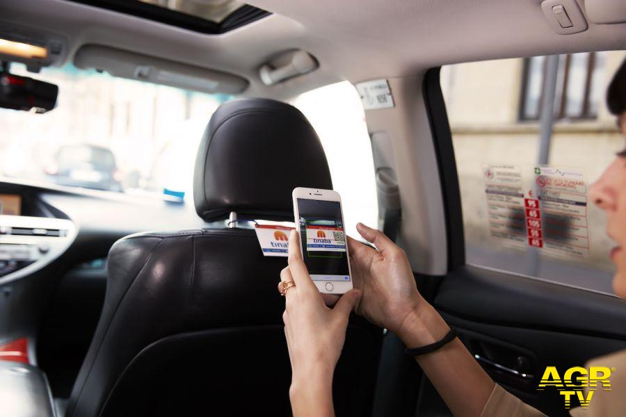 Taxi, pagare le corse con lo smartphone, oggi si può Taxi, pagare le corse con lo smartphone, oggi si può