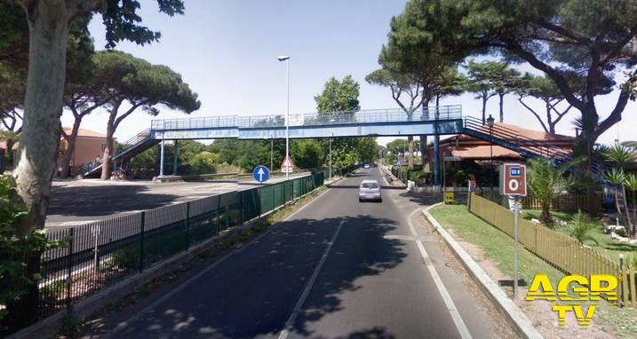 Ostia Antica, SI chiede la demolizione del ponte pedonale