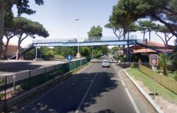 Ostia Antica, SI chiede la demolizione del ponte pedonale