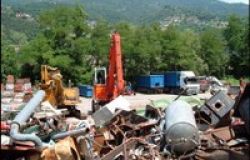Sfasciacarrozze fuori dai centri abitati
