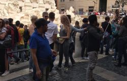 Roma, centro invaso dagli ambulanti