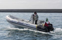 A Gibilterra in gommone con un motore da 40 hp