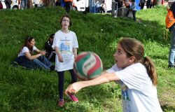 Earth Village, si gioca a volley