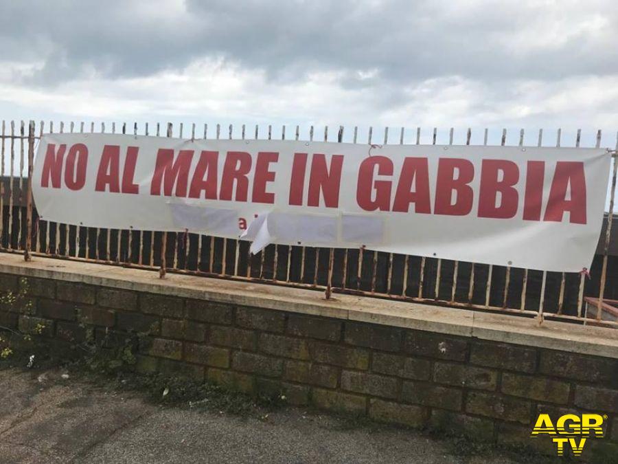 Il Comitato mare per tutti....scopre altra spiaggia ad Ostia Il Comitato mare per tutti....scopre altra spiaggia ad Ostia