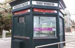 Ostia, infopoint turistico, oramai solo un monumento inutile