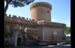 Ostia Antica, rimosso il ponteggio dalle mura