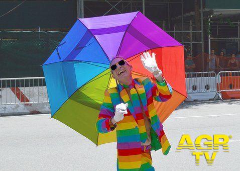 Lazio Pride, l'orgoglio gay sfila ad Ostia