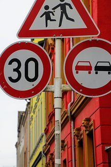 Ostia, limiti a 30 km/h, ogni cartello costa 95 euro