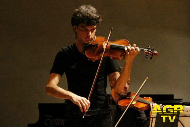 Il violinista Stefano Mhanna in concerto al chiostro