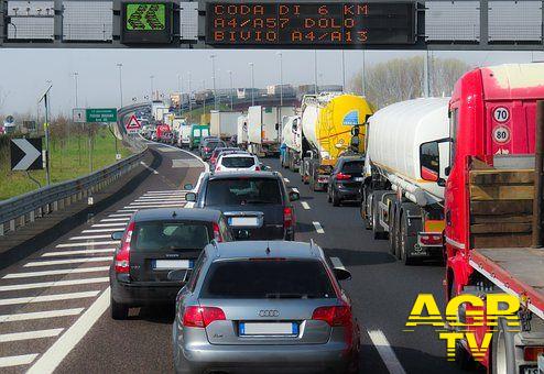Via del mare a 30 km/h per il rifacimento dell'asfalto Via del mare a 30 km/h per il rifacimento dell'asfalto