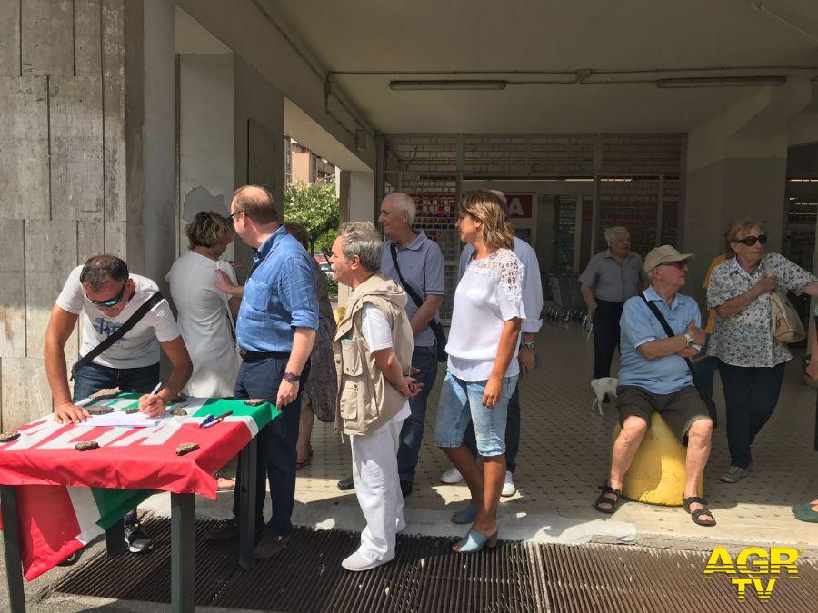 Ostia, crociata contro le voragini di via casana