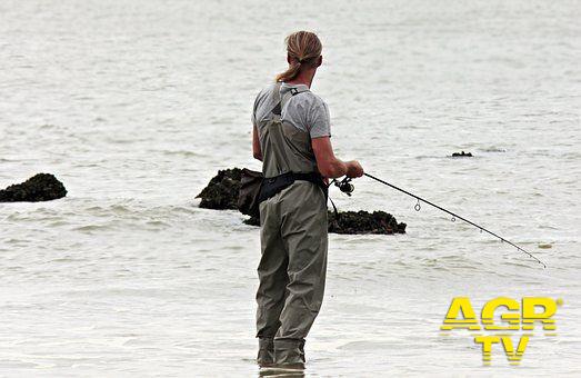 Toscana, consentita la pesca sportiva nei porti