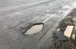 Ostia, manutenzione stradale senza soldi