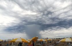 Litorale, pioggia e grandine sull'estate